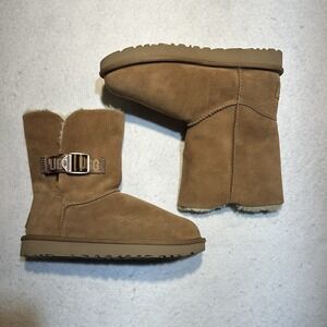 UGG Women's Bailey Buckle Cali Collage Boots Chestnut Olive Colorway Size 7